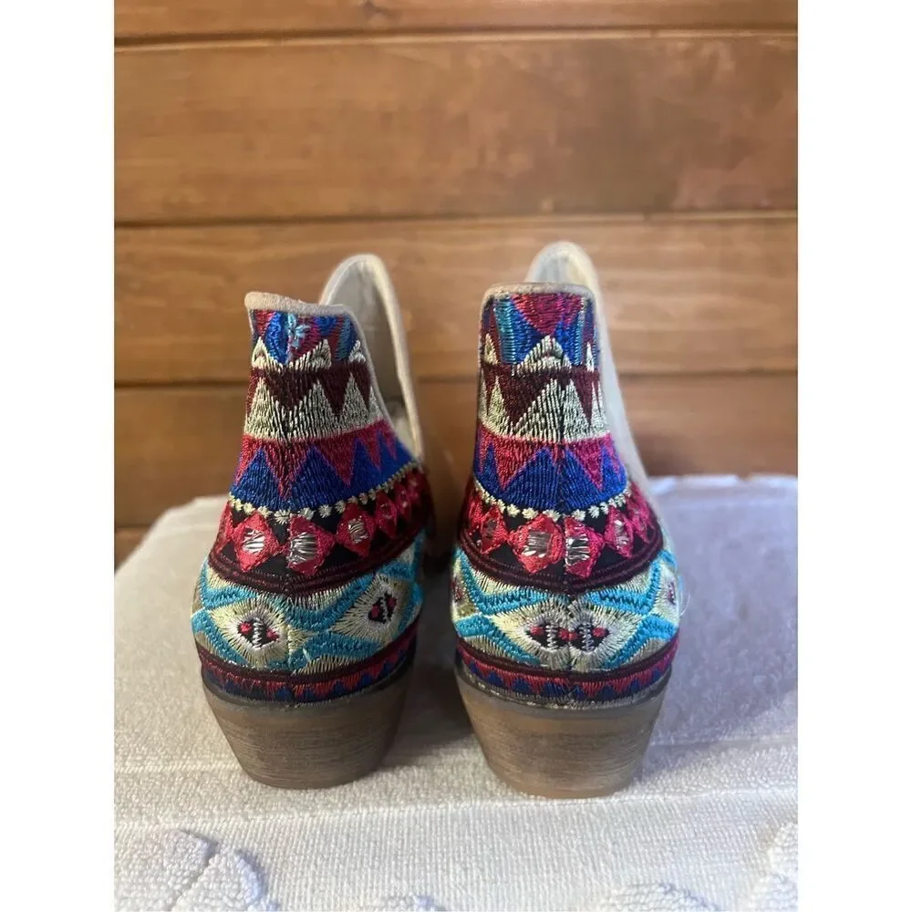 Wild G  Aztec Geometric Ankle Boots Low Cut Dress Bootie Slip Ons Beige Sz 8.5 N
